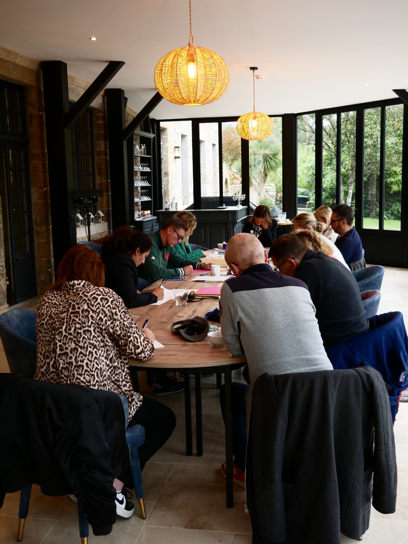 Atelier collectif dans la verrière du domaine